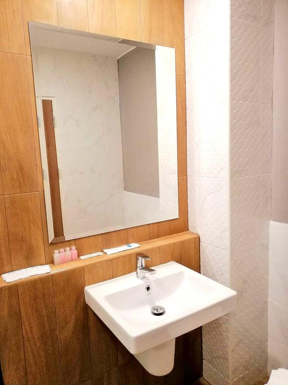 Siri Hotel Chiang Mai Buitenkant foto