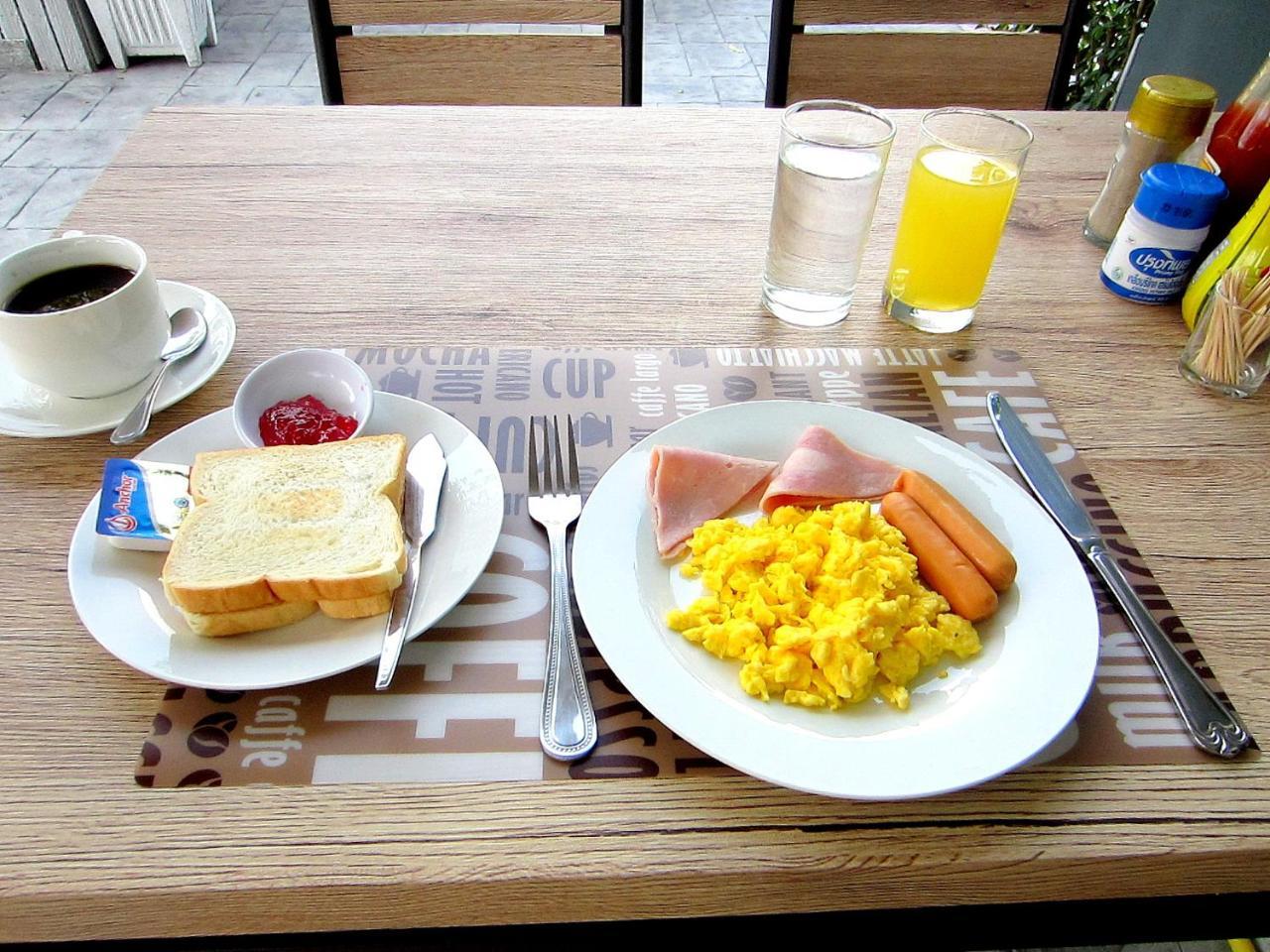 Siri Hotel Chiang Mai Buitenkant foto